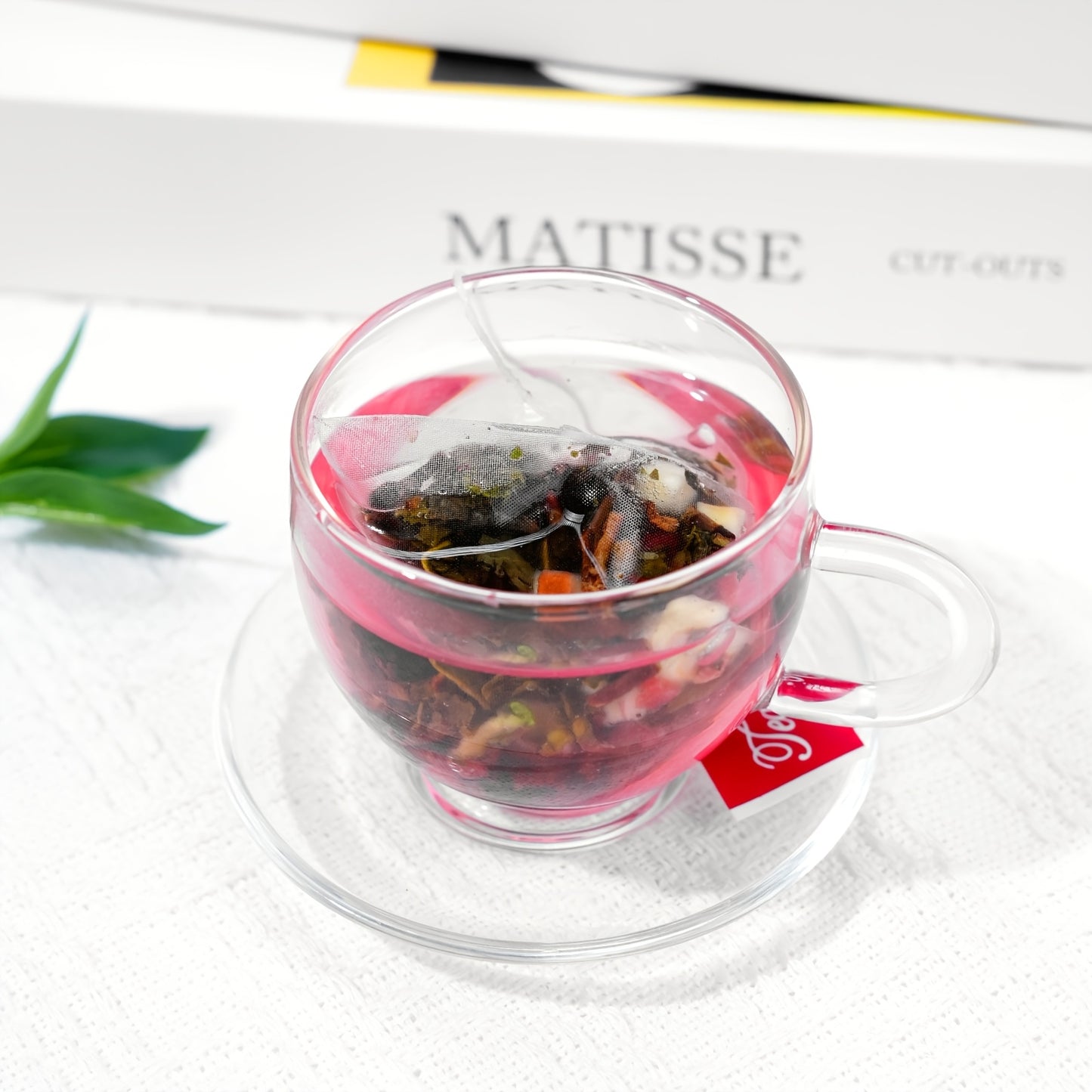 LVSEFOD Watermelon Oolong Tea 7.05 Oz (5G X 40 Packets) Apple, Strawberry, Dragon Fruit Oolong Tea Fruit Tea, Fruit Tea Bags, Convenient to Carry, Perfect Summer Companion, Individually Packaged, Suitable for Afternoon Tea, Caffeine-Free And Additive-Free